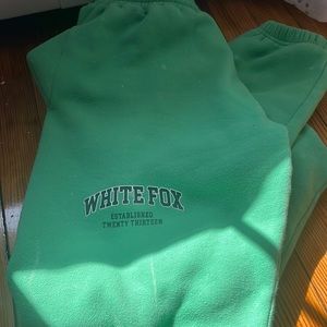 Like new white fox sweatpants! I’m prefect condition! Price negotiable